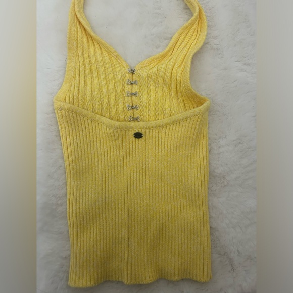 Yellow Guess Halter Top 💛 - Picture 2 of 4
